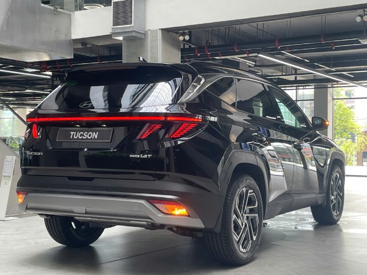 Honda CR-V Hay Hyundai Tucson: Đâu Là Dòng SUV Hạng C Đáng "Xuống Tiền" Nhất Năm 2025? 12 Honda CR V hay Hyundai Tucson dau moi la dong SUV dang xuong tien tucson2 1760804598 575 width740height555